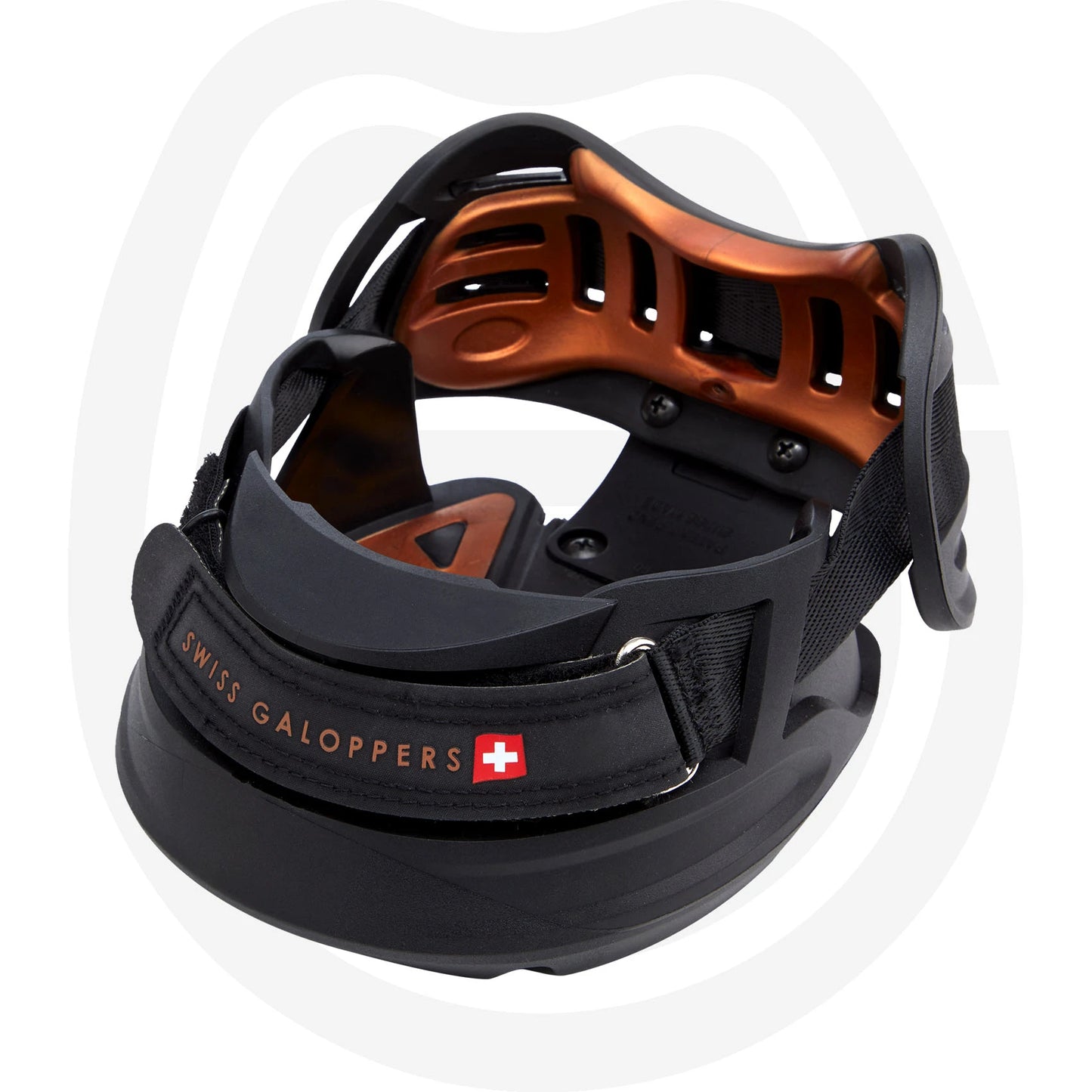 Während der Swiss Galoppers Hufschuhe SG fast alle Hufformen abdeckt, ist der SG-L speziell für Pferde mit etwas schmalen, längeren Hufen, ausgeprägten Ballen und hohen Trachten geeignet. Das SG-L Boot Kit enthält zwei Verlängerungssets, die aus dem gleichen 100% recycelbarem, Thermoplastic Polyurethane (TPU) bestehen wie der Hufschuh selbst. Die Verlängerungen können leicht ausgetauscht und an die individuelle Huf-, Ballen und Trachtenform angepasst werden.
